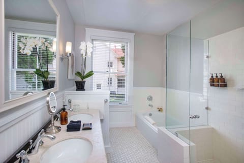 Historic Two-Bedroom Suite Bathroom
