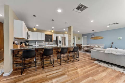 90586ffd-118d-4ed5-8c4d-c1642146552d