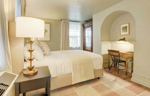 Queen Room #4