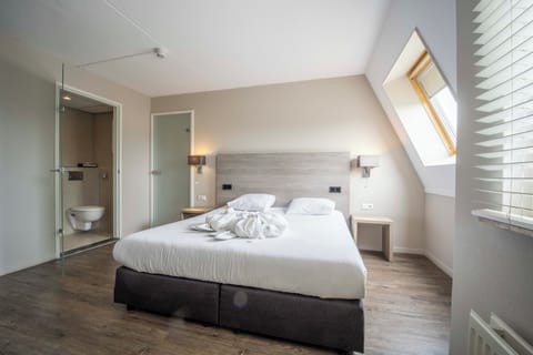 Unit with King size bed