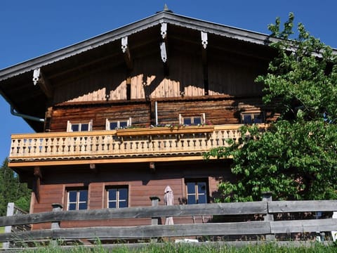 Vacation home "Weitblick" - for 8-15 pers./5 bedrooms - THE "ZwisleggGut" Cabin in Salzburgerland
