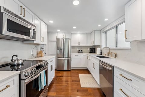 Beautifully updated, fully stocked chef`s kitchen