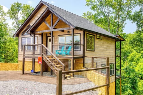 Pigeon Forge Cabin "Mountain Memories"
