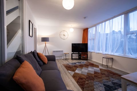 Living Room / Lounge