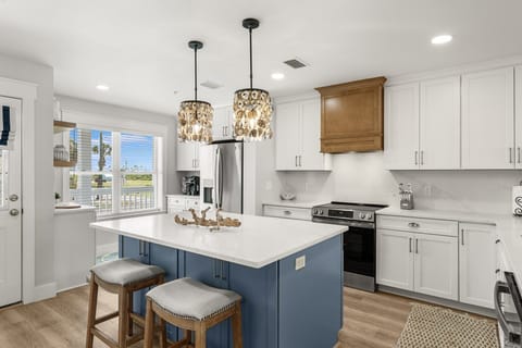 Gourmet chef's kitchen with new, high end appliances