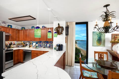 MAH-1219 Whether you?re brewing coffee or plating dinner, this radiant space transforms daily rituals into island-inspired art