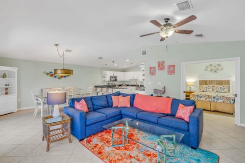 Living room area and bedroom (queen)