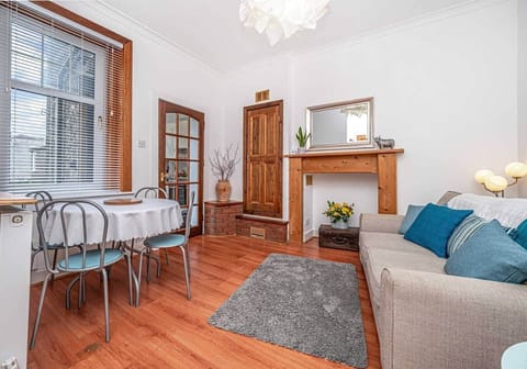 Cosy living room with dining area