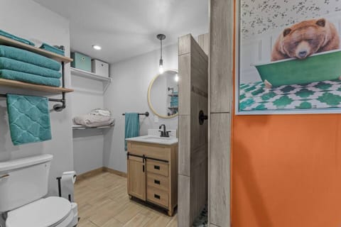 112-web-or-mls-bungalow bath