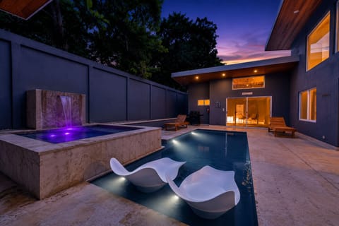 Casa Carlayna Twilight shot Pool