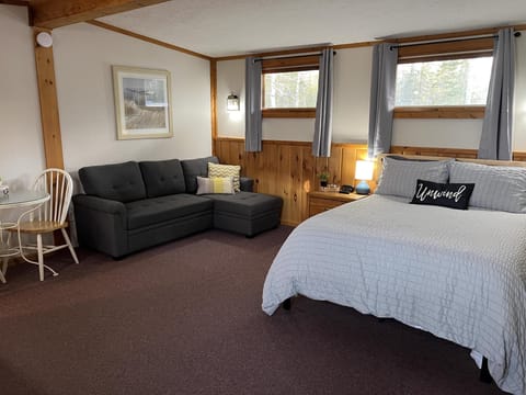 Paradise Queen Studio on lake superior