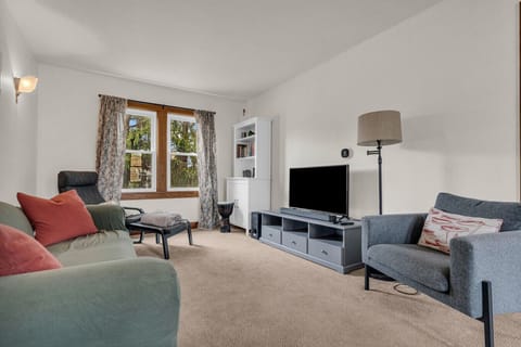 Spacious, soft, and set for movie nights, deep convos, or whatever kind of chill you`re feelin’.