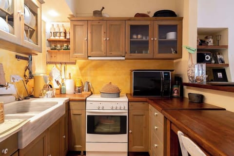Fully-equipped kitchen
