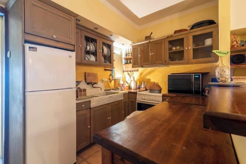 Fully-equipped kitchen