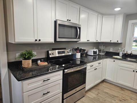 Toaster, Air fryer, pod coffee maker, oven, microwave, all the comforts!