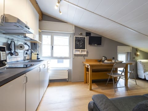 Outdoor Furniture, Home, Furniture, Door, Outdoor Table, Chair, Kitchen & Dining Room Table, Shade, Balcony, Porch