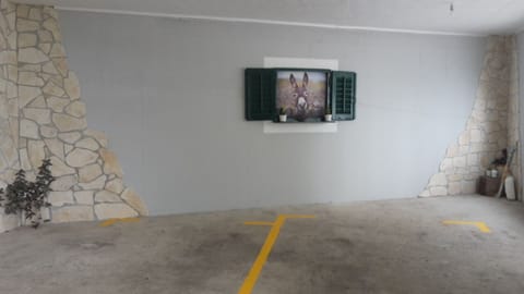 Garage - parking space