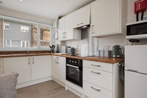 Short walk from beach, parking