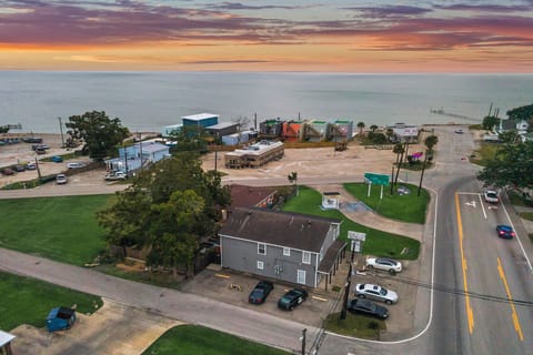 We are one block from Galveston Bay and a fishing pier. 