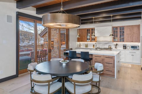 Comfortable dining and kitchen area - perfect for entertaining