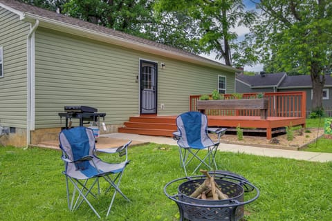 Knoxville Vacation Rental | 2BR | 2BA | 3 Steps to Enter | 1,200 Sq Ft