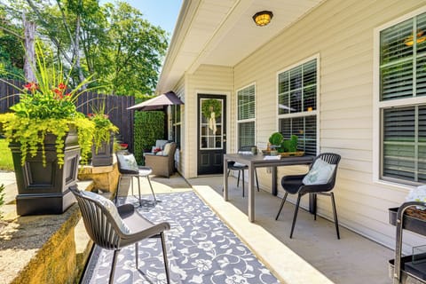 Patio | Electric Grill | Outdoor Dining Area | Fenced Backyard