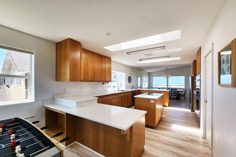 Large kitchen with everything you need!