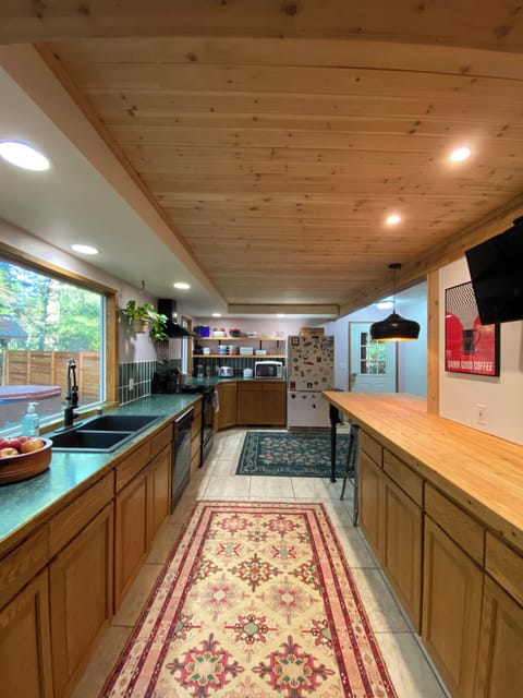 Private kitchen featuring butcher, Block Peninsula with barstools and TV