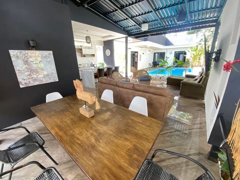 From the living and dinning area you can see the pool and interact with all!