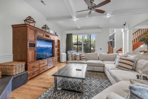 Living room 1: Main floor, Gas fireplace, Smart TV, Sonos sound system, patio access