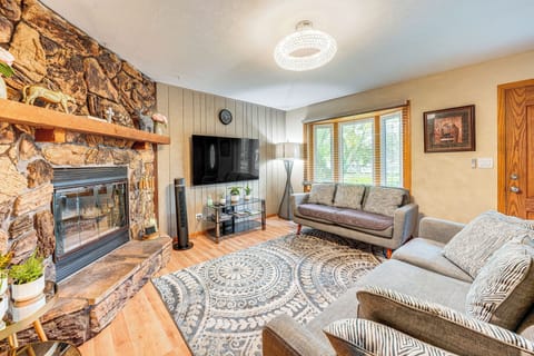 Streamwood Vacation Rental | 3BR | 1BA | 1,100 Sq Ft | 1 Step Required