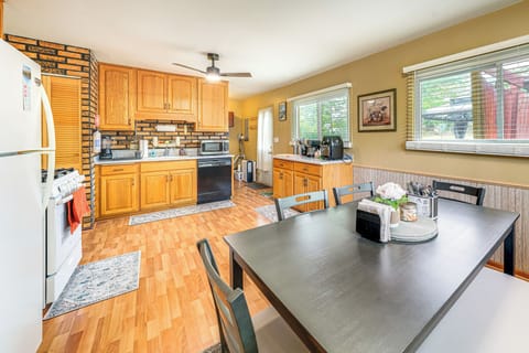 Dining Area | Dining Table | Dishware/Flatware
