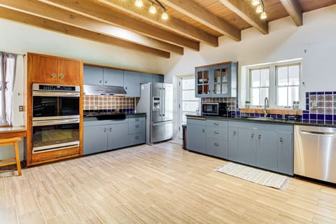 Kitchen | Stove | Dishwasher | Keurig Coffee Maker