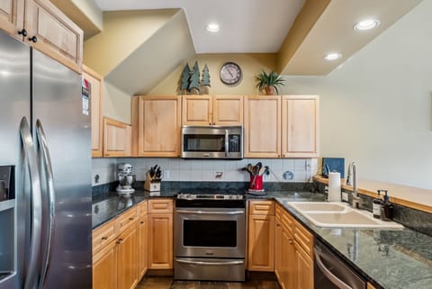 Kitchen: Main floor, drip coffee maker, Crockpot, blender, toaster, cooking utensils, tableware