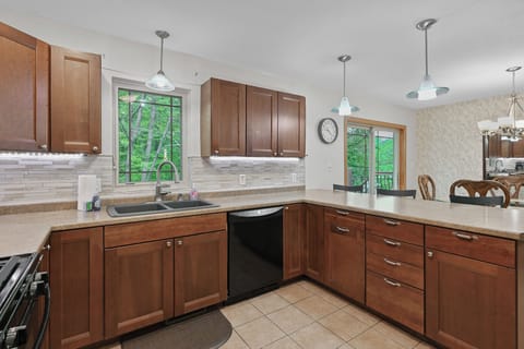 Spacious kitchen with everything you need