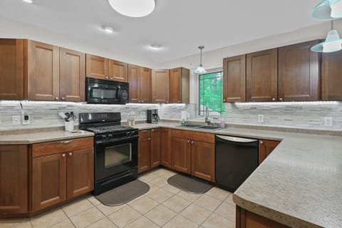 Spacious kitchen with everything you need
