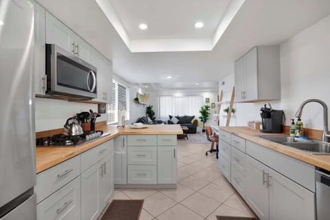 Full kitchen with essentials provided