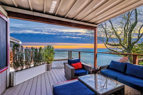 Morning coffee, midday lounging, and golden hour sunsets