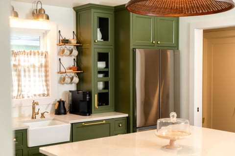 Fully equipped kitchen 1st floor w/ island
