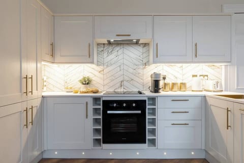 ae130d08-4953-4a2f-9f59-facf2ec35bea