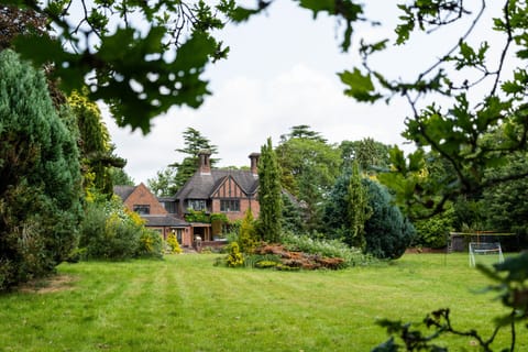 Large Gardens / Football Net / Badminton / Trampoline