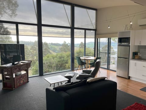 Vineyard Vista - Dreamy living room views