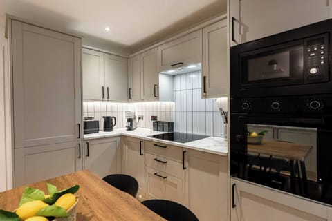 d047d7b6-c4db-4162-9d10-2ea130166bde