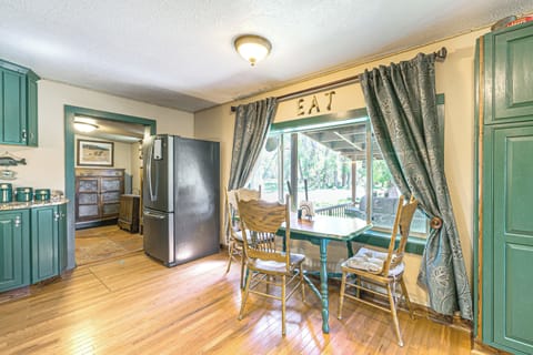 Dining Area | 1st Floor | Dishes & Flatware Provided