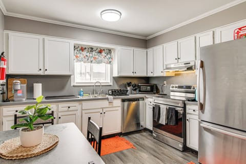 Kitchen | Cooking Basics | Stove/Oven/Air Fryer Combo | Dishwasher