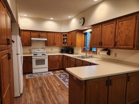 Full Kitchen
Comfortable for 3 Cooks
Refrigerator, Pantry, Electric Range w/Vent