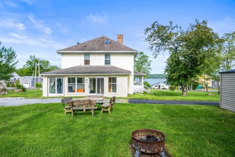 Enjoy cozy nights around the fire pit with rustic outdoor seating and views of the lake 🔥🍷🌌