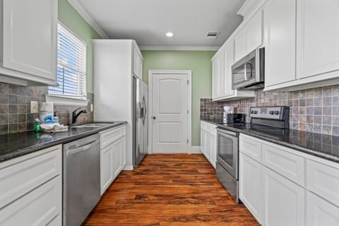 Beautiful kitchen for all your needs.