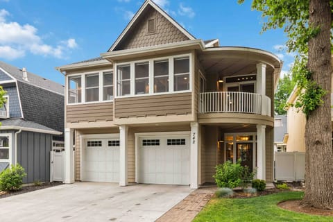 Welcome to Parkside; a quality home in the heart of charming Eagle, Idaho