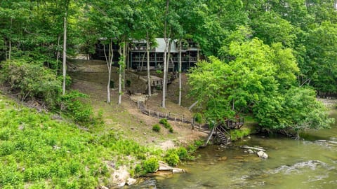 Welcome To Whisperbend Lodge 